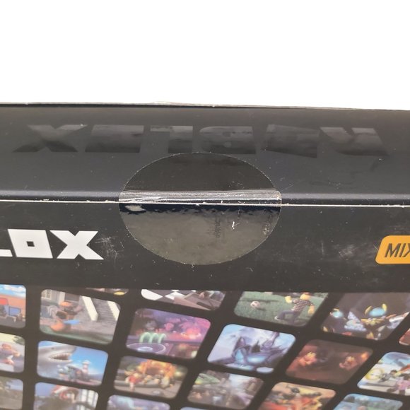 Roblox Icons Gold Collectors Set 15th Anniversary Gold Collectors Set Figures - Picture 11 of 16